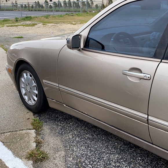 Mercedes Benz e 320 - Picture 1 of 7